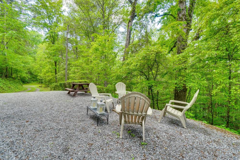 Bear Acres Getaway Cabin with Deck in Townsend!